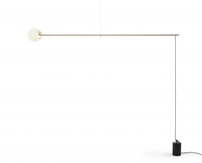 Bitta Hängelampe von Mogg: Goldene Pendelleuchte mit satiniertem Finish und kugelförmigem Lampenschirm.